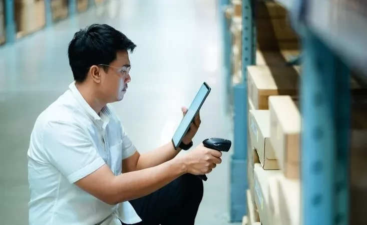 Candidate finding information on supply chain and operations jobs